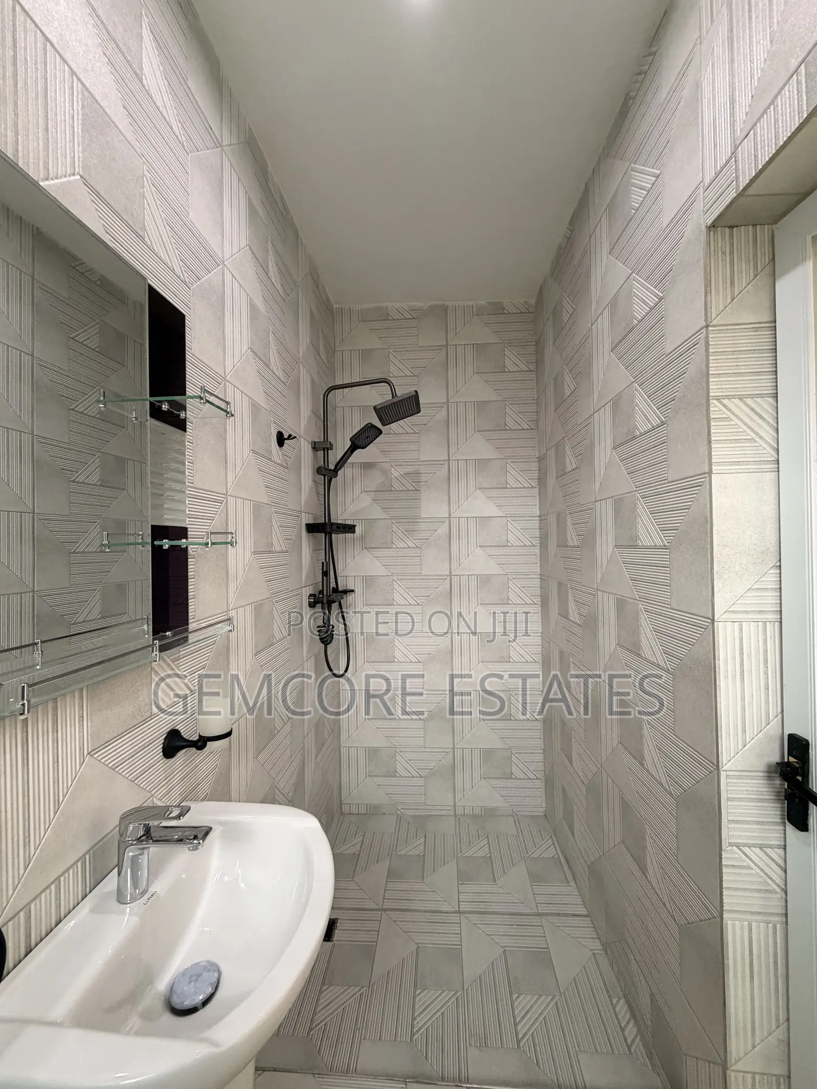 3bdrm House in Adenta, New Legon for sale