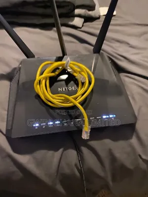 NetGear AC2100 Nighthawk R7200. Dual Band Gigabit 2100mbs and 1800sqft