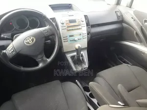Toyota Verso 2010 Gray