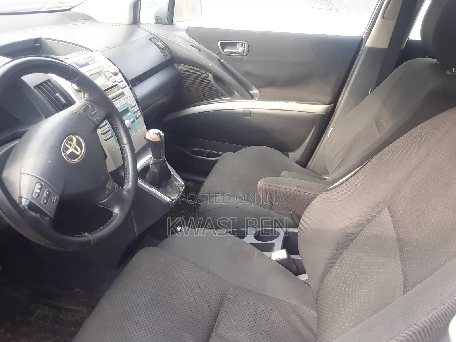 Toyota Verso 2010 Gray