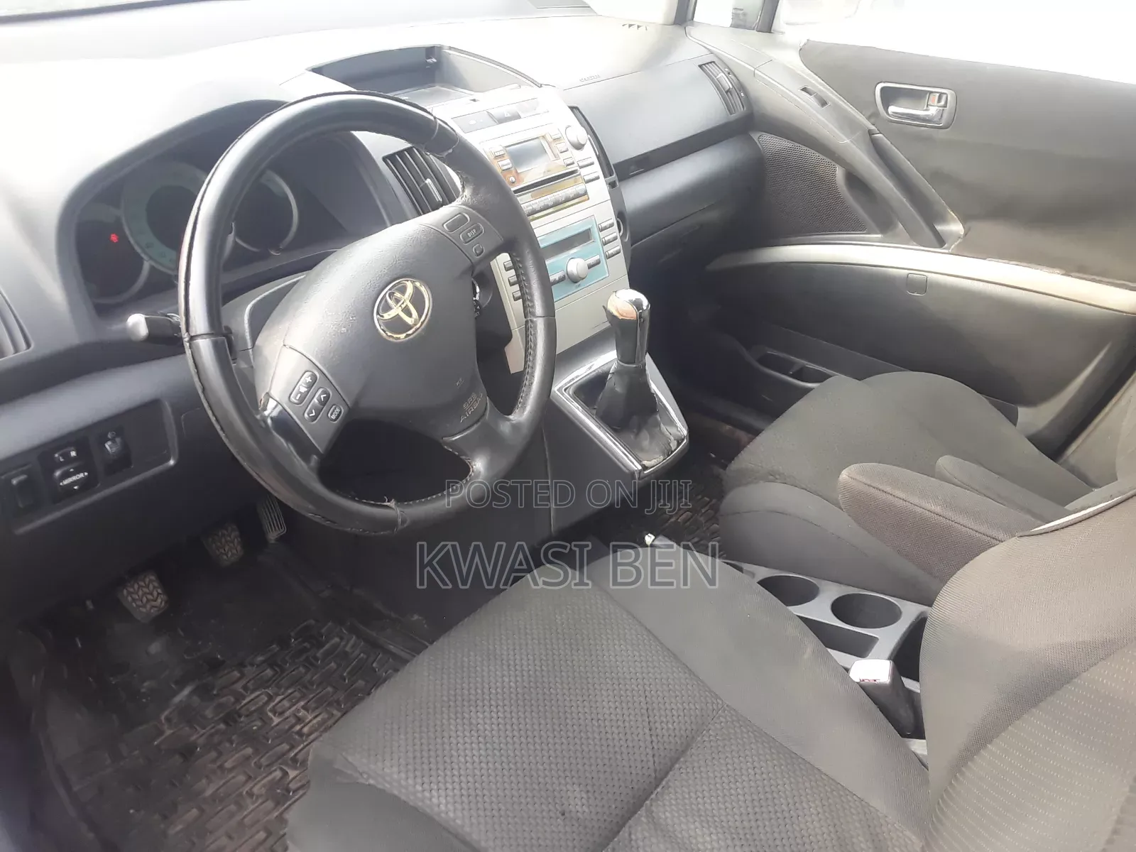 Toyota Verso 2010 Gray