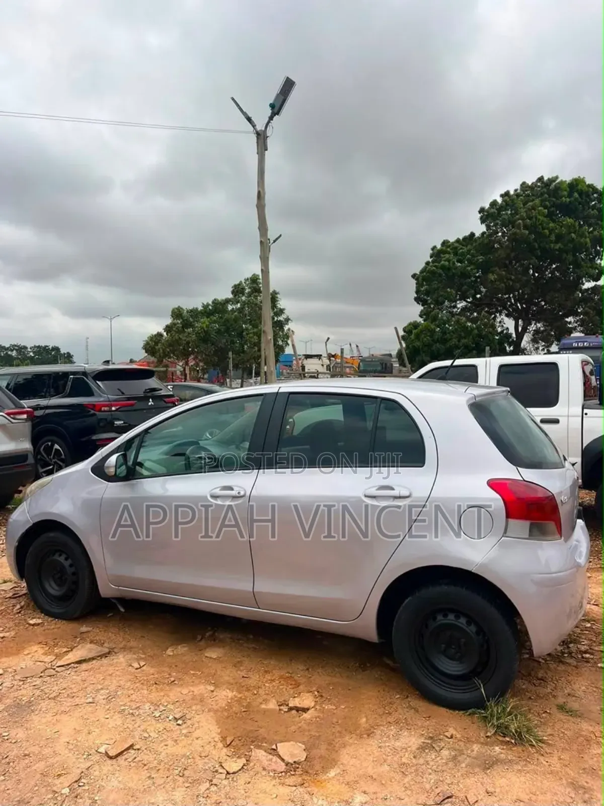 Toyota Vitz 1.3 AWD 3dr 2010 Beige