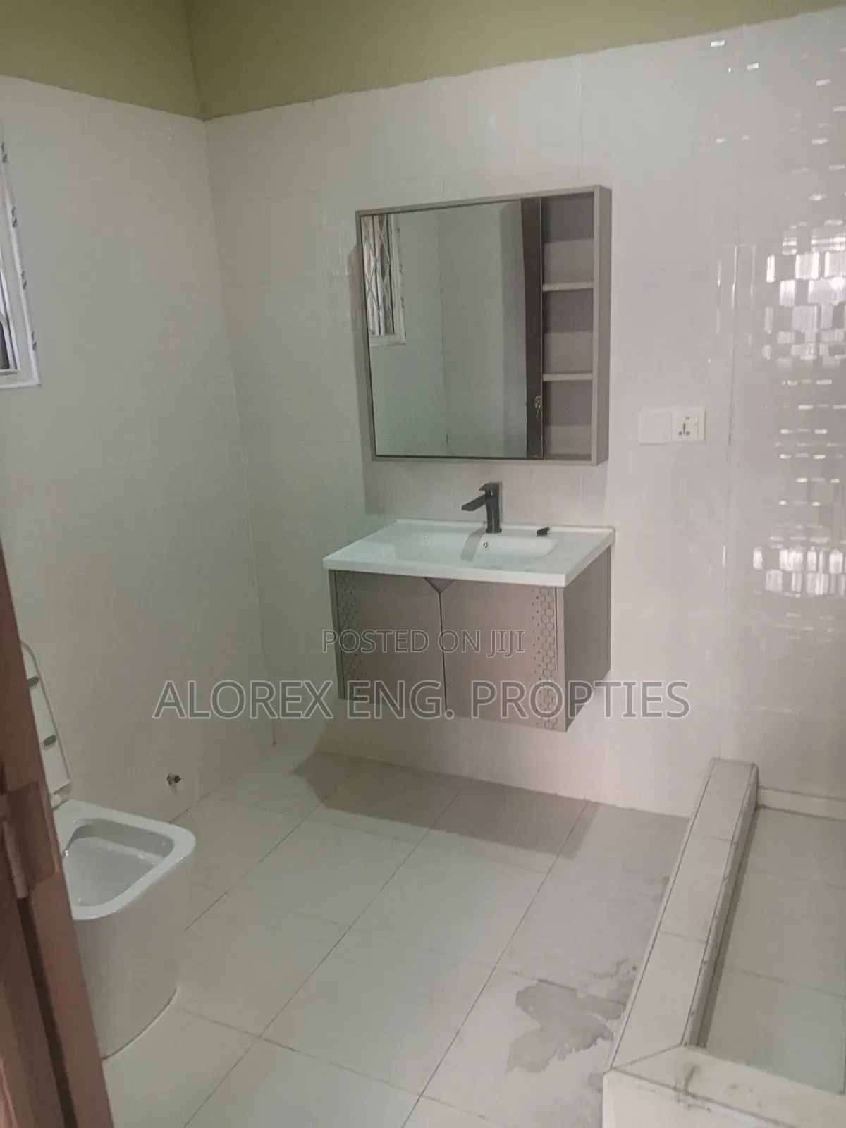 3bdrm Duplex in Medina, Housing Down for rent