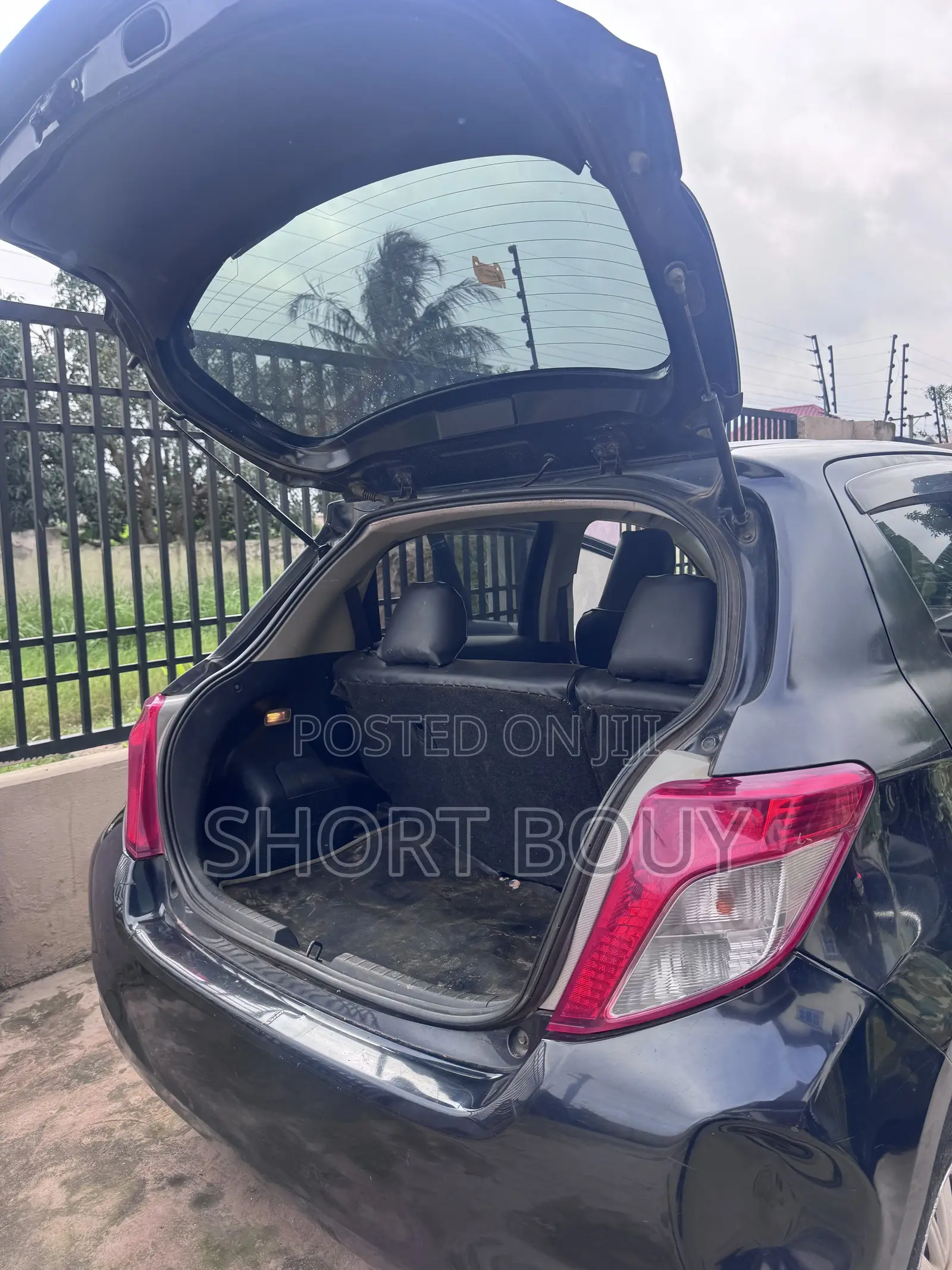 Toyota Vitz 1.5 FWD 3dr 2013 Black