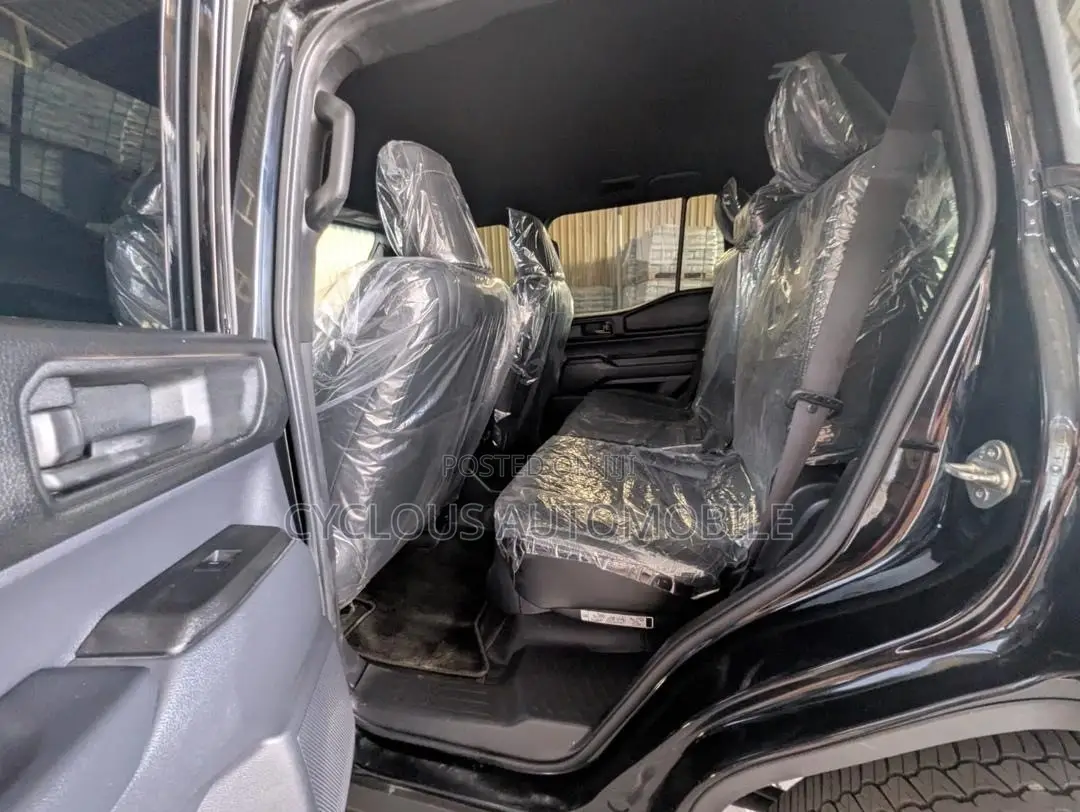 New Toyota Land Cruiser Prado 2.7 2024 Black