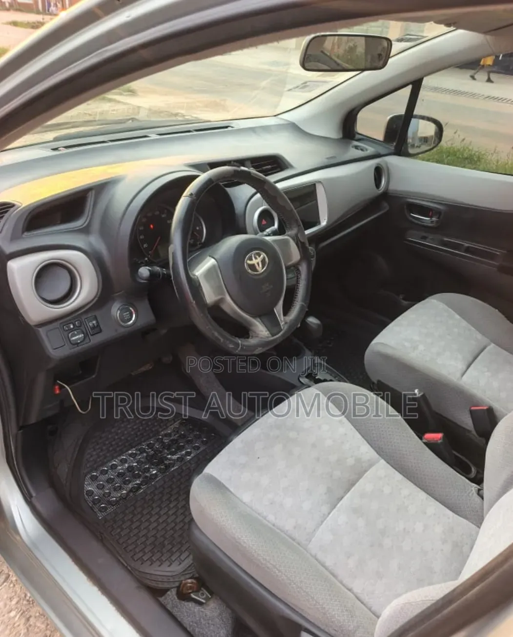 Toyota Vitz 2013 Green