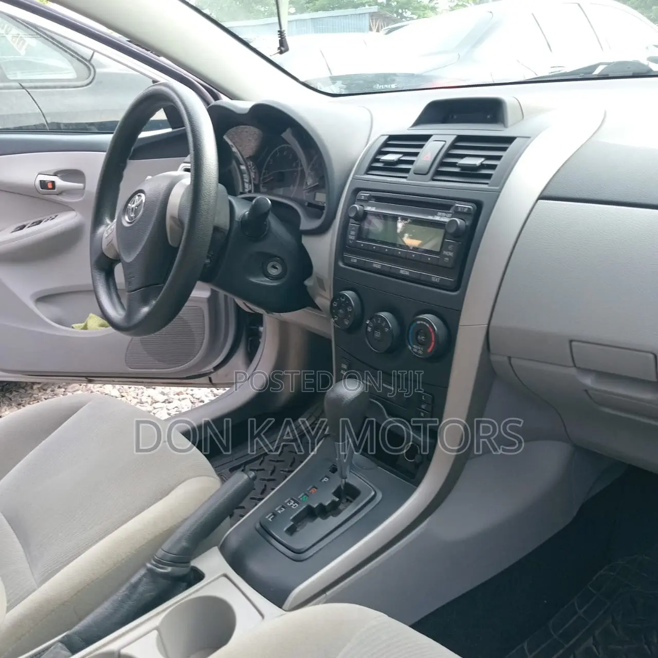 Toyota Corolla LE 4dr Sedan (1.8L 4cyl 4A) 2012 Silver