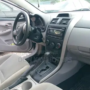 Toyota Corolla LE 4dr Sedan (1.8L 4cyl 4A) 2012 Silver