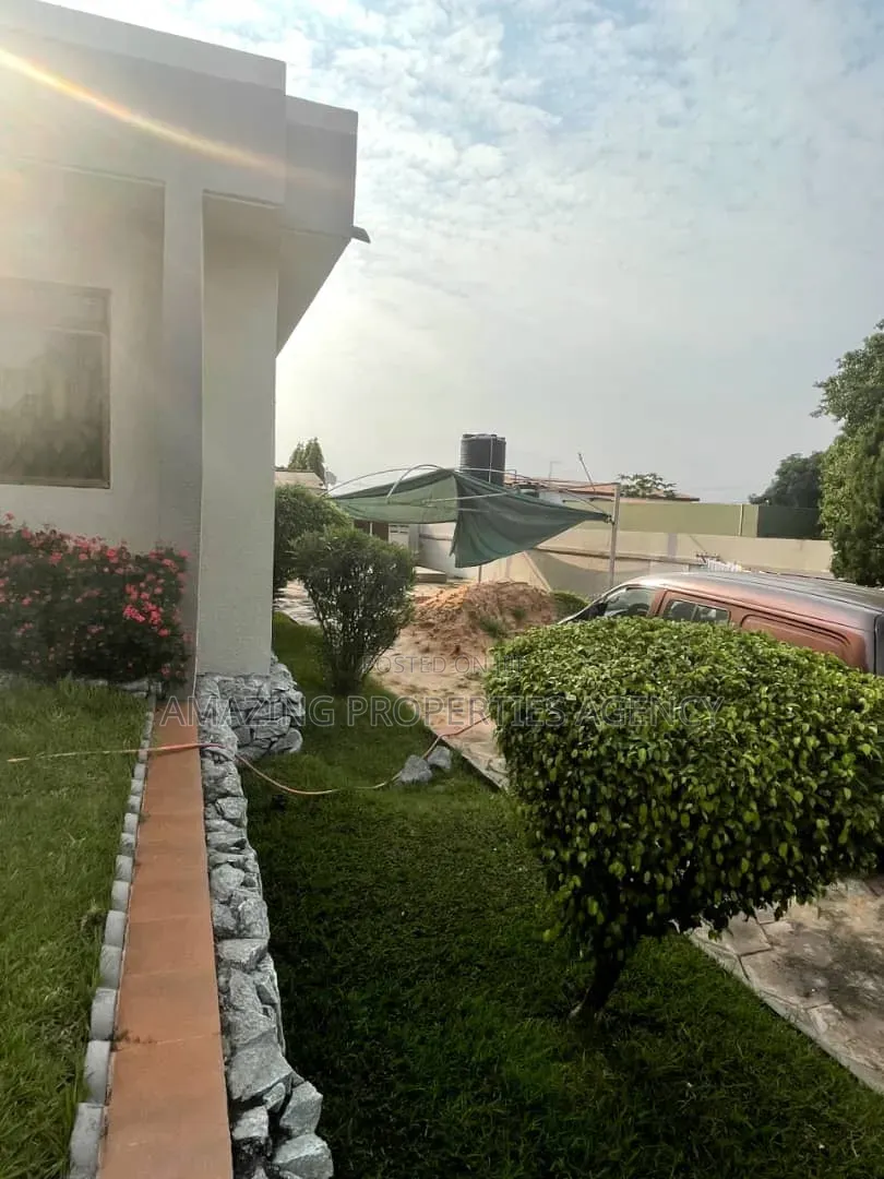 8bdrm House in Dansoman, Afoko Foto for rent