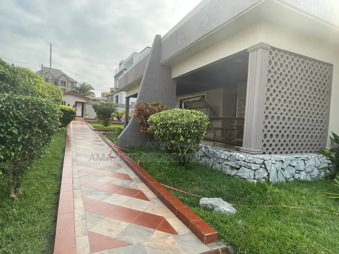 8bdrm House in Dansoman, Afoko Foto for rent