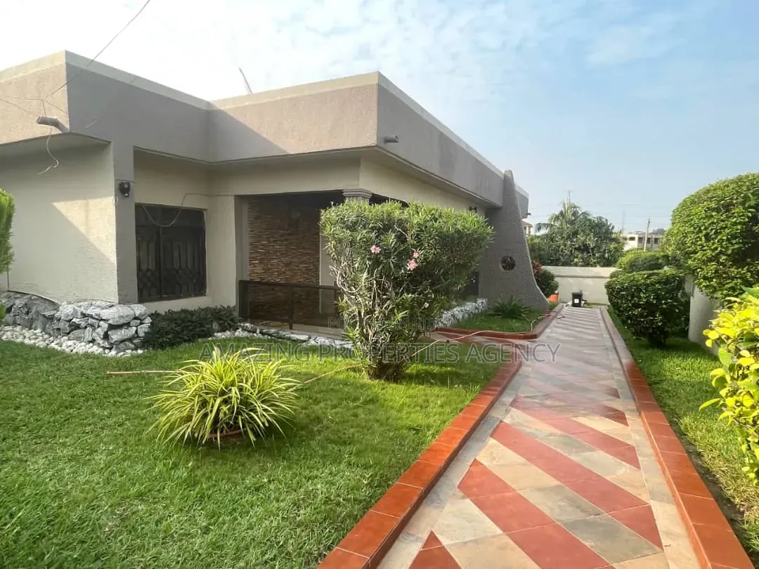 8bdrm House in Dansoman, Afoko Foto for rent