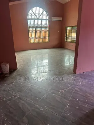 6bdrm House in Housing Down for rent