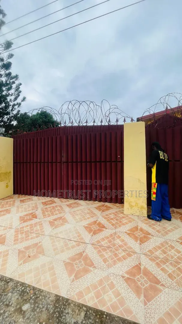 5bdrm House in Ablekuma Ga Odumase, Pentecost for sale