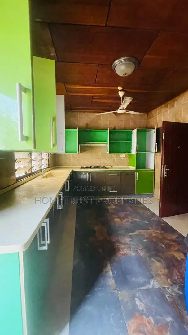 5bdrm House in Ablekuma Ga Odumase, Pentecost for sale