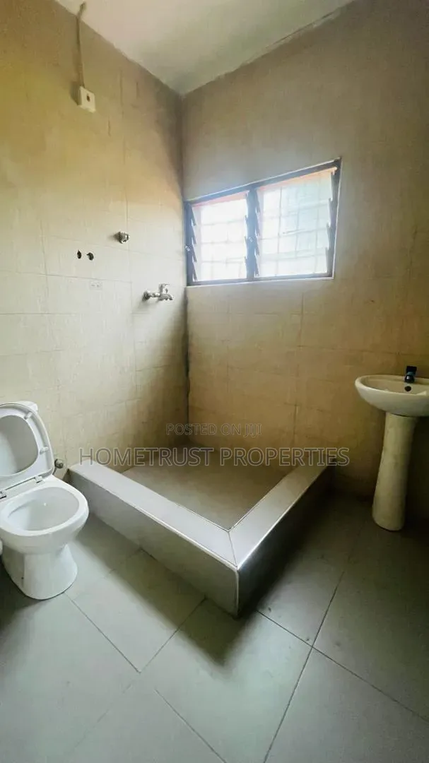 5bdrm House in Ablekuma Ga Odumase, Pentecost for sale