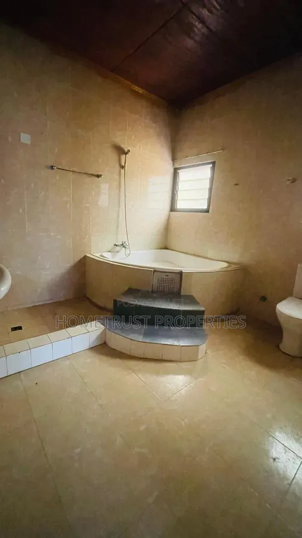 5bdrm House in Ablekuma Ga Odumase, Pentecost for sale
