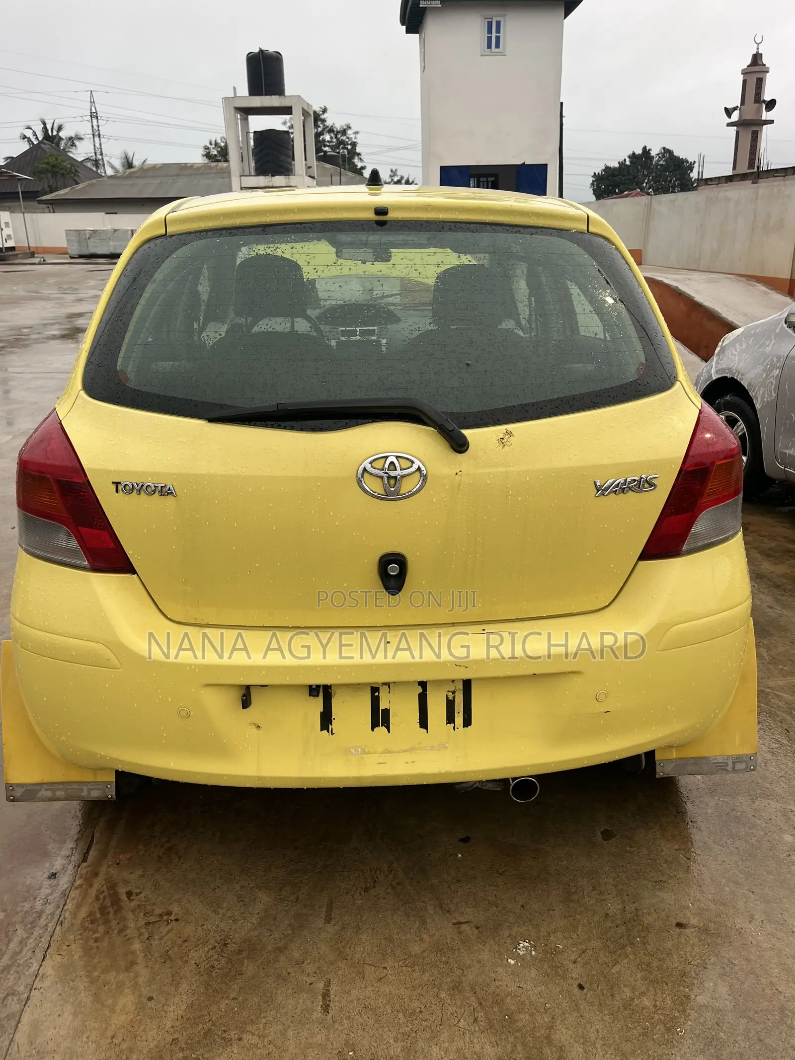 Toyota Yaris Base Hatchback 5dr 2010 Yellow