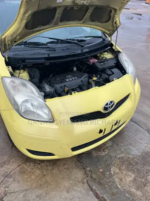 Toyota Yaris Base Hatchback 5dr 2010 Yellow