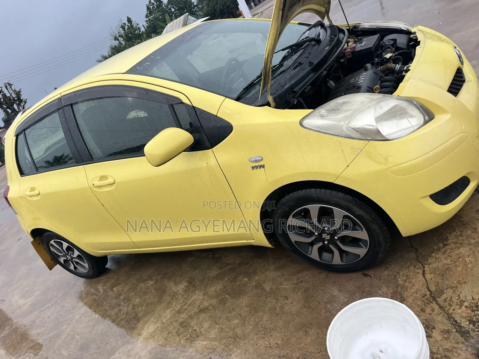 Toyota Yaris Base Hatchback 5dr 2010 Yellow