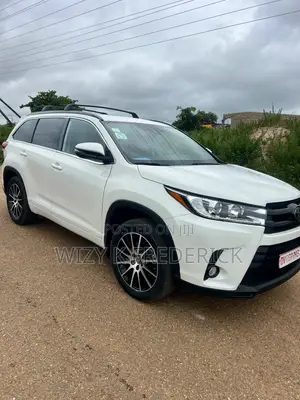 Toyota Highlander SE 4x4 V6 (3.5L 6cyl 8A) 2017 White
