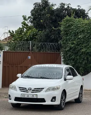 Toyota Corolla Altis 2012 White