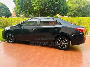Toyota Corolla 2016 Black