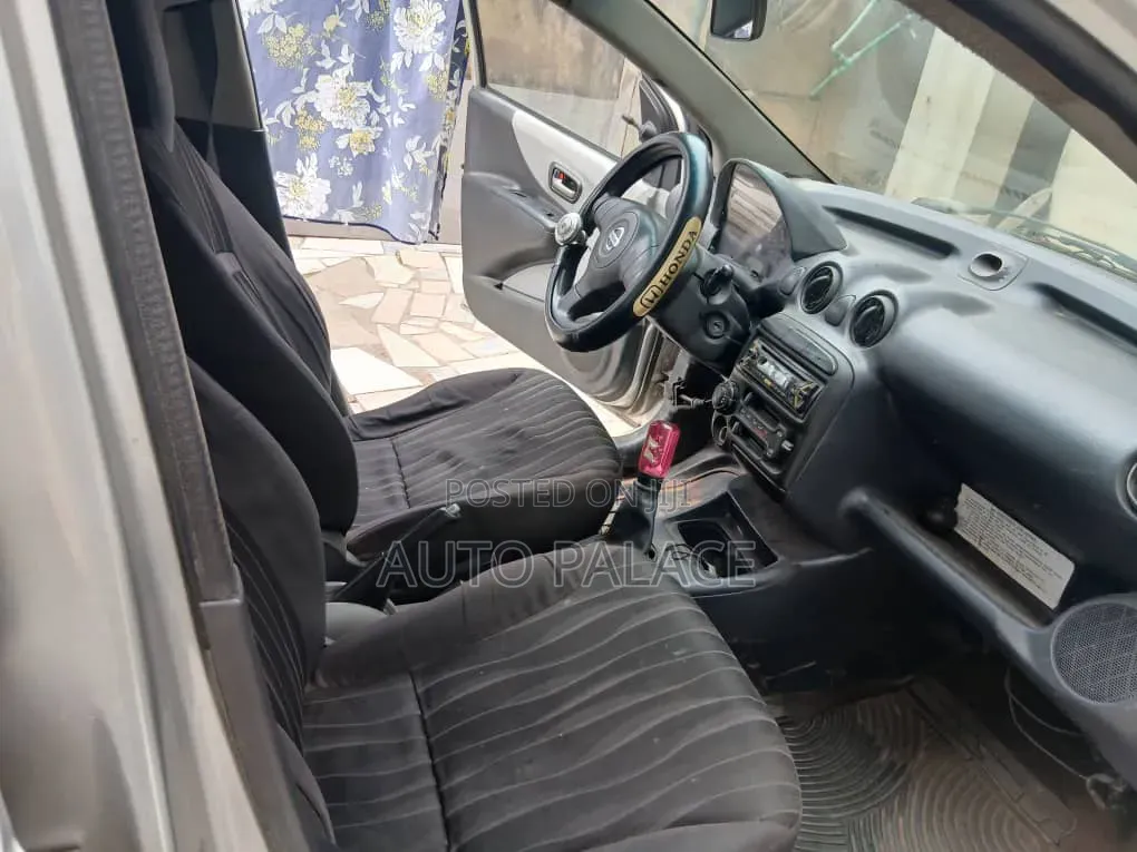 Nissan Pixo 1.0 FWD 2011 Gray
