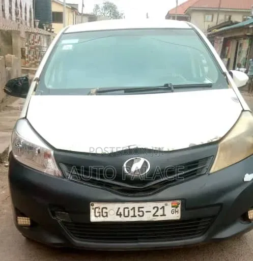 Toyota Vitz 2012 White