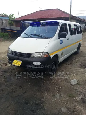 Toyota HiAce 2003 White