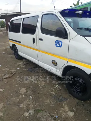 Toyota HiAce 2003 White