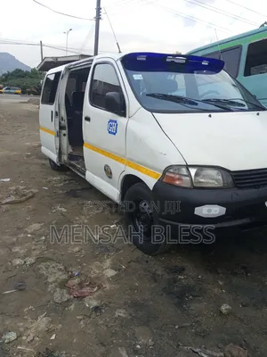 Toyota HiAce 2003 White
