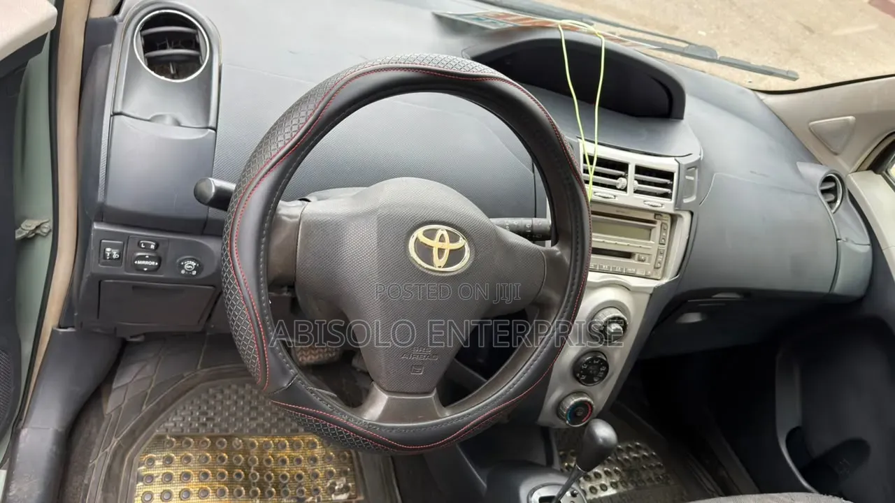 Toyota Vitz 2010