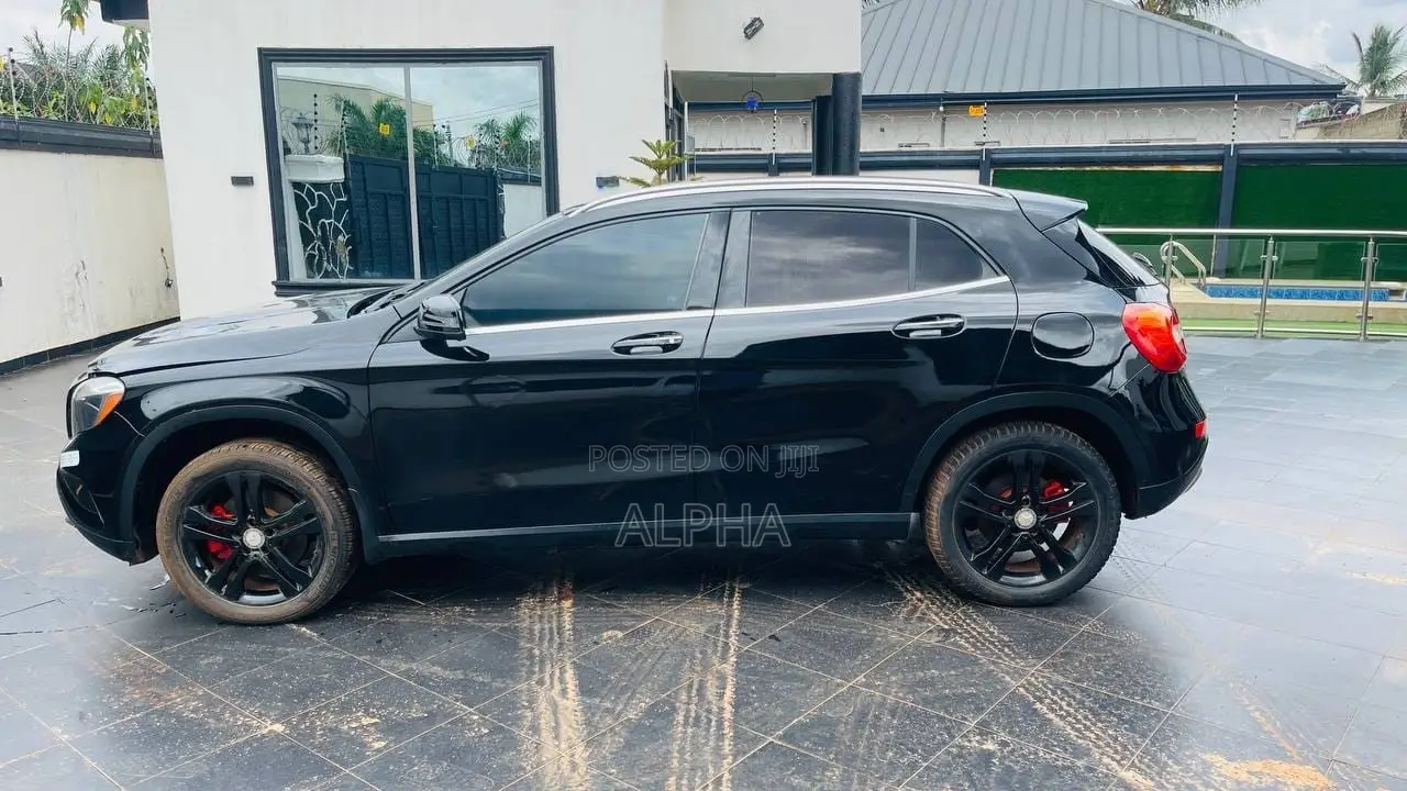 Mercedes-Benz GLA 250 2016 Black