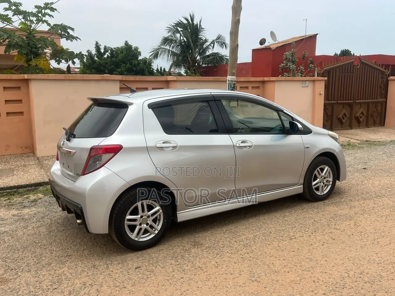 Toyota Vitz 1.5 FWD 5dr 2013 Silver