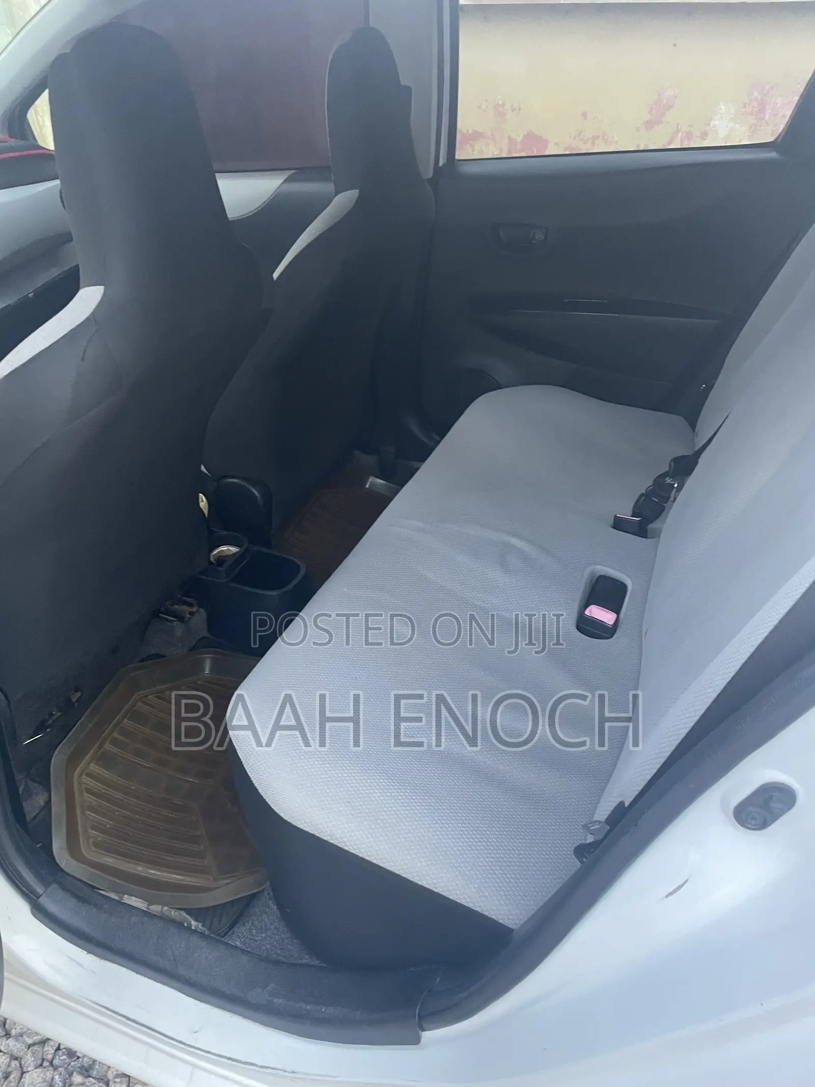 Toyota Vitz 2012 White