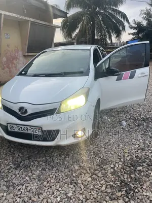 Toyota Vitz 2012 White