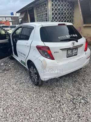 Toyota Vitz 2012 White