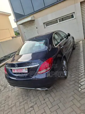 Mercedes-Benz C300 2018 Black