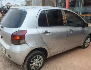 Toyota Vitz 2010 Silver