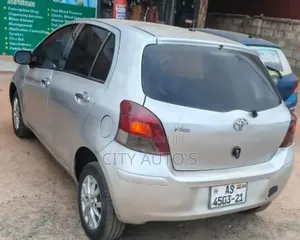 Toyota Vitz 2010 Silver
