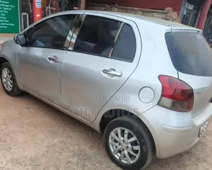 Toyota Vitz 2010 Silver