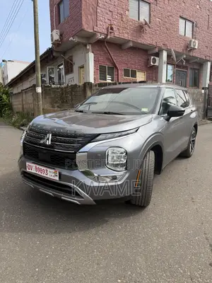 Mitsubishi Outlander SE Launch Edition 2022 Gray
