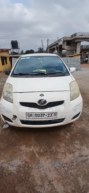 Toyota Vitz 2009 White
