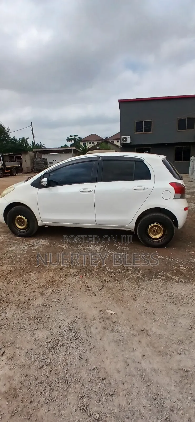 Toyota Vitz 2009 White