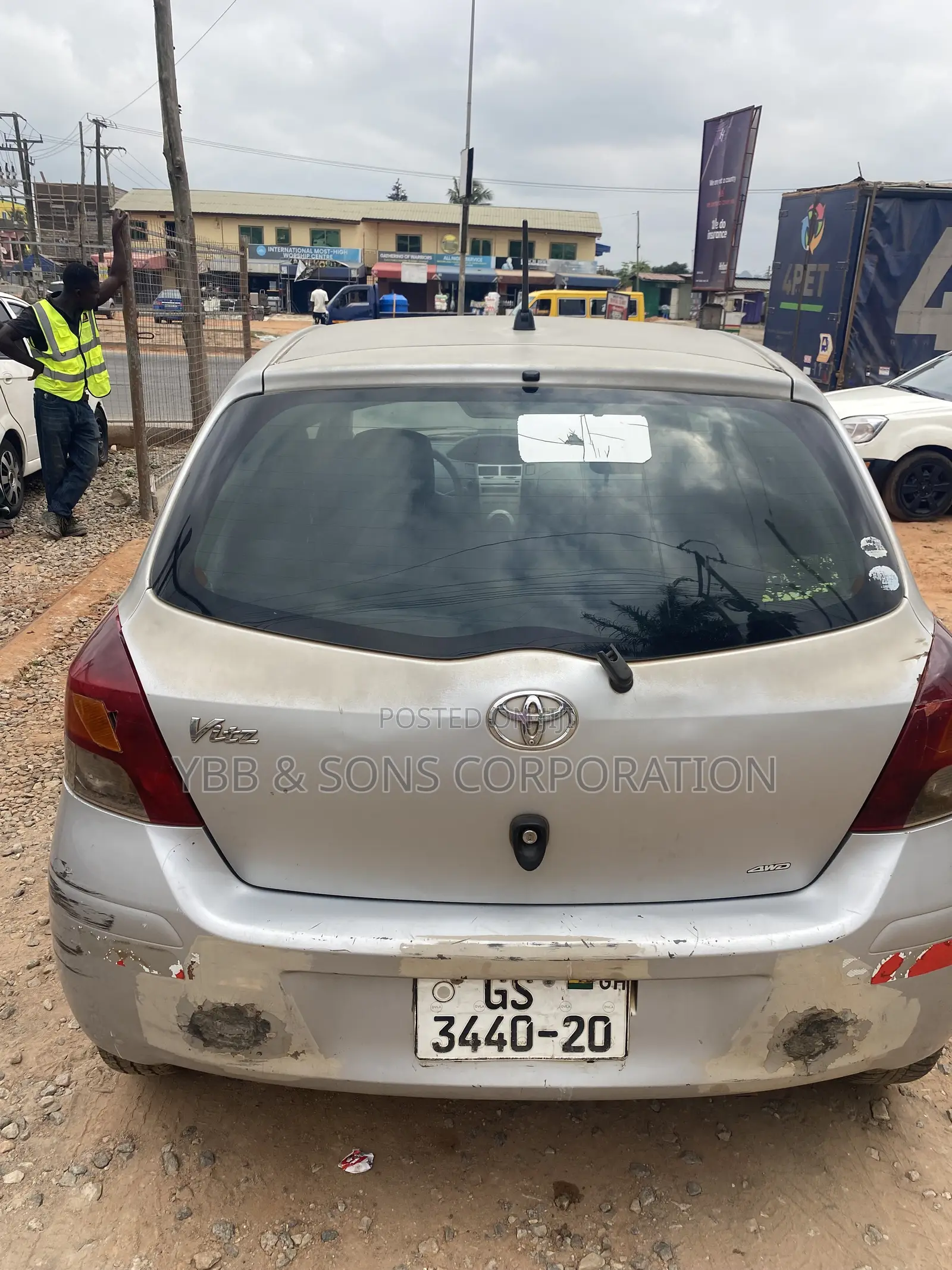 Toyota Vitz 2010 Silver