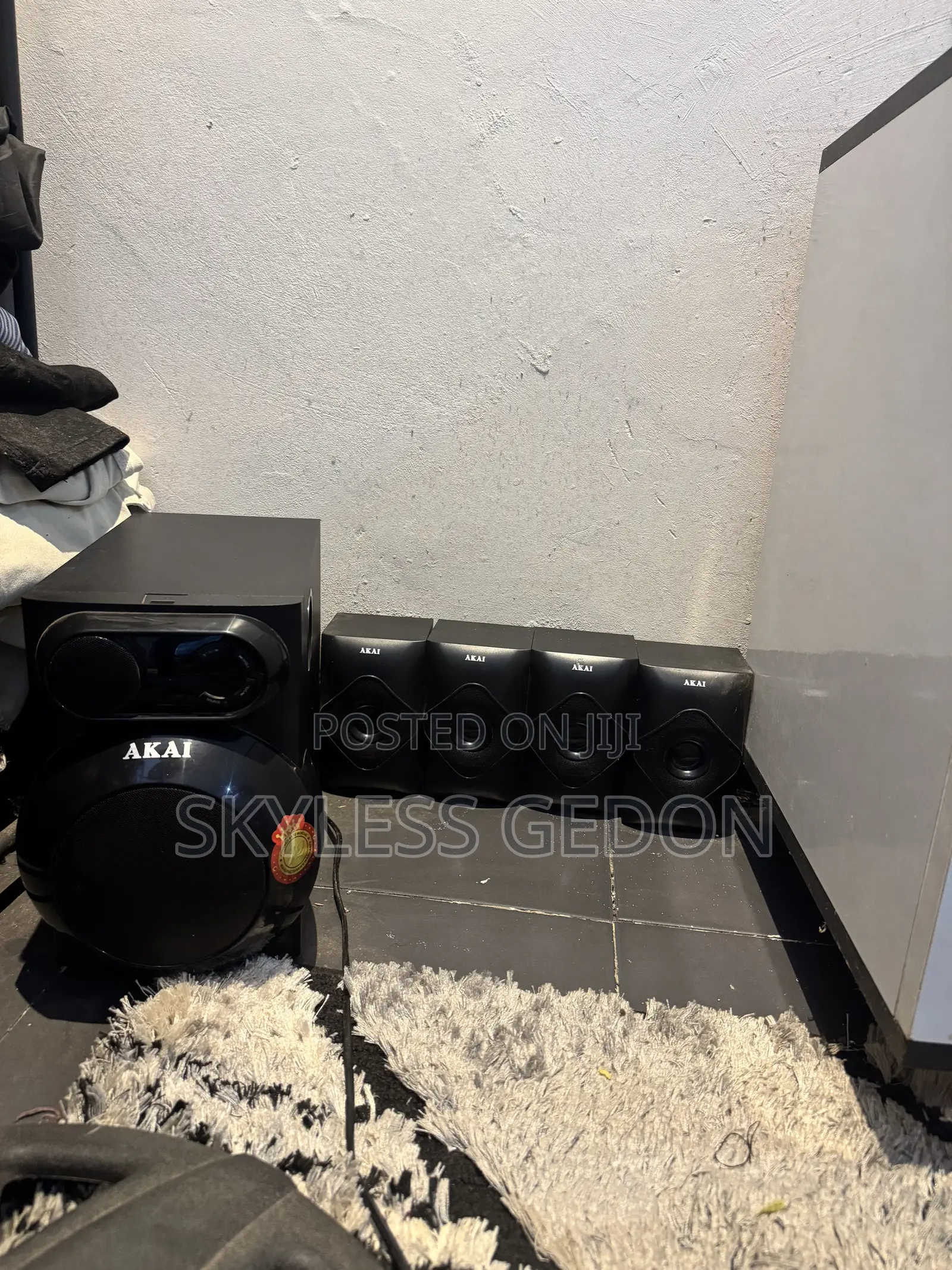 Akai Sound System With 5 Surround System Is in Good Condition