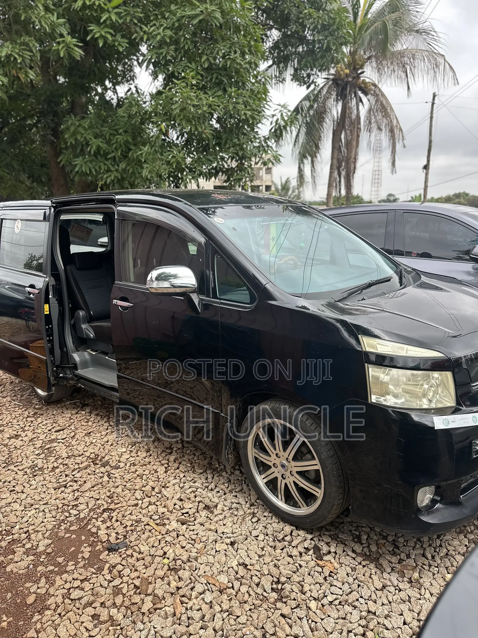 Toyota Voxy 2011 Black