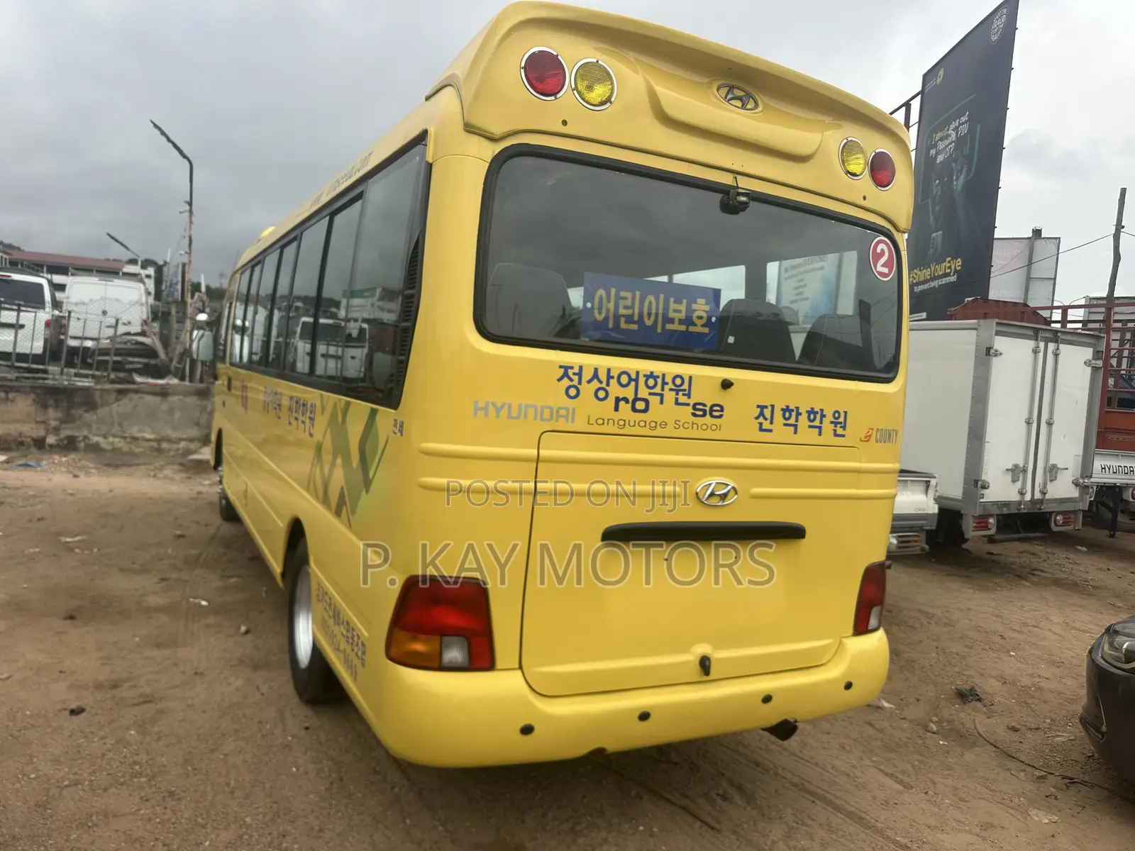 Hyundai County 2012 Yellow