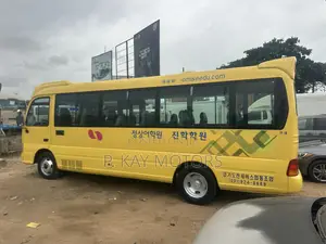 Hyundai County 2012 Yellow