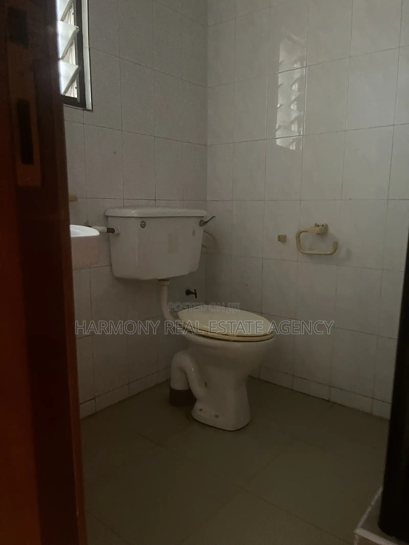 17bdrm House in Airport Residential Area for rent
